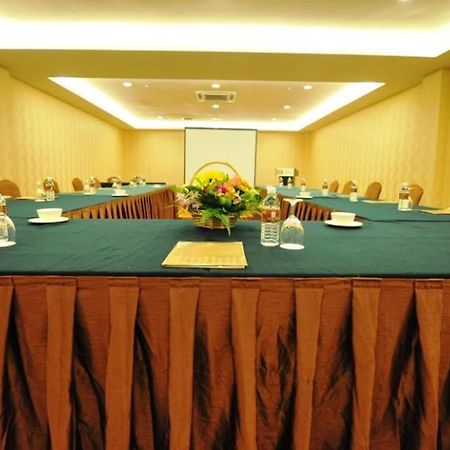 11@Century Hotel جوهر بهرو المظهر الخارجي الصورة