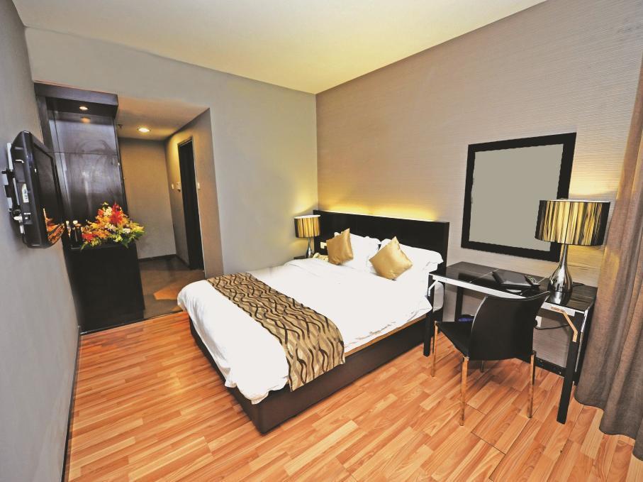 11@Century Hotel جوهر بهرو المظهر الخارجي الصورة