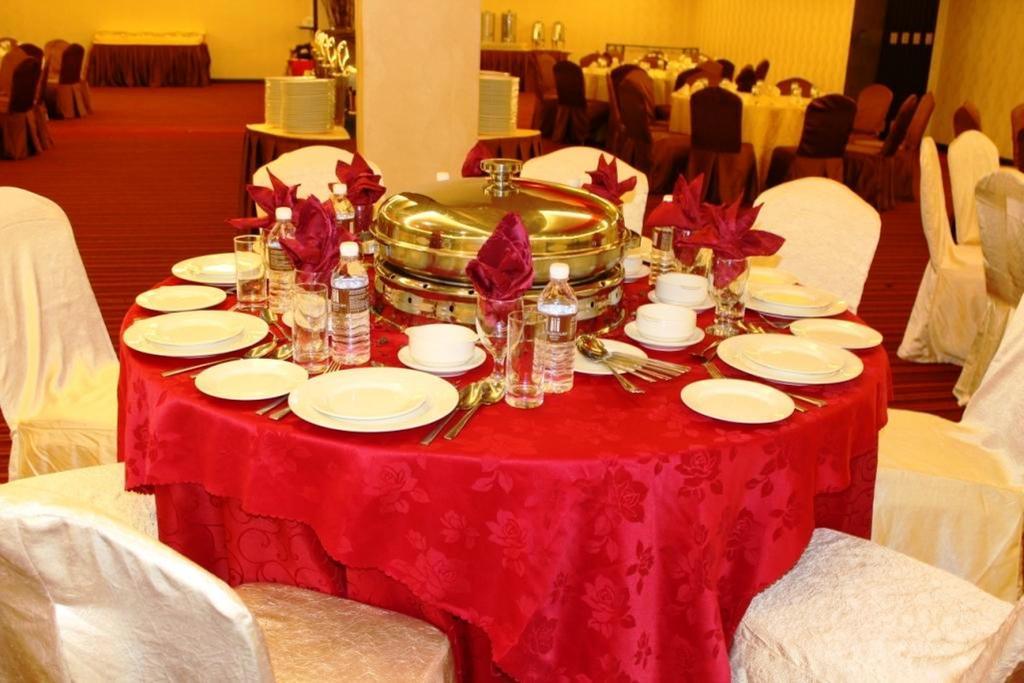 11@Century Hotel جوهر بهرو المظهر الخارجي الصورة