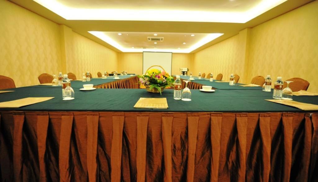11@Century Hotel جوهر بهرو المظهر الخارجي الصورة