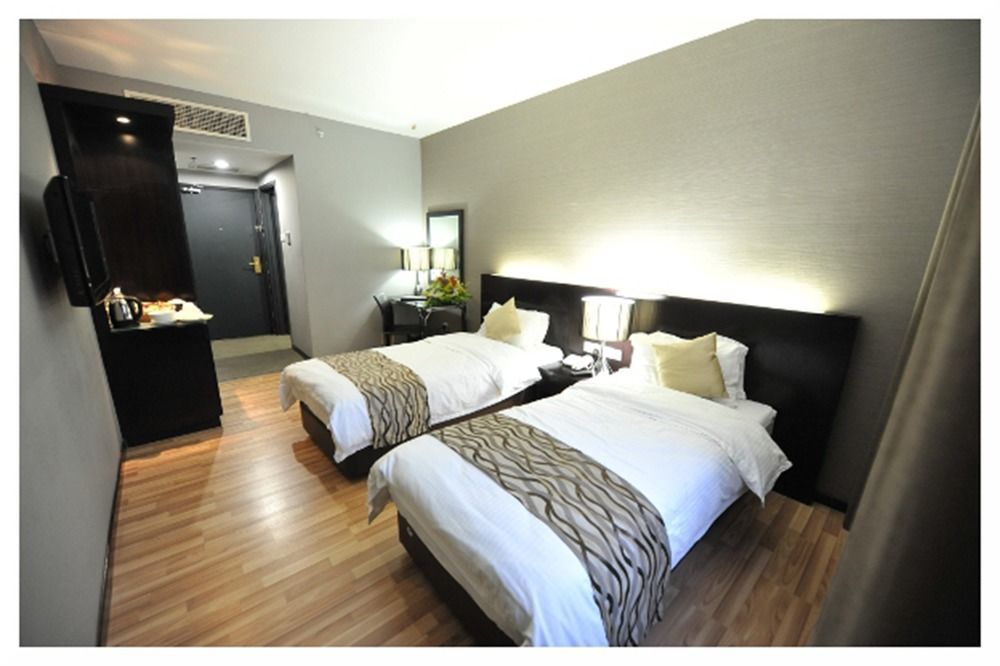 11@Century Hotel جوهر بهرو المظهر الخارجي الصورة