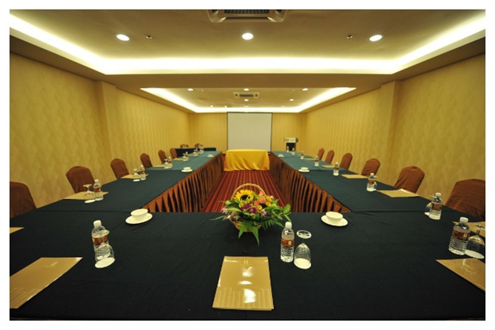 11@Century Hotel جوهر بهرو المظهر الخارجي الصورة